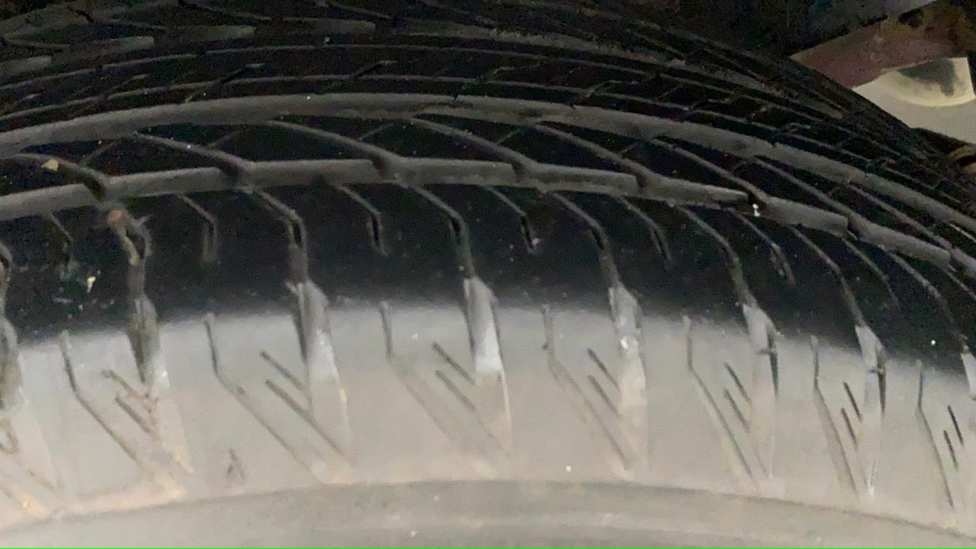 2019 Mahindra XUV500 W11 (O) AT, Diesel, Automatic, 81,564 km, Left Front Tyre Tread