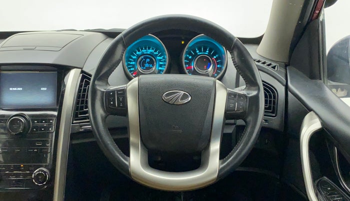 2019 Mahindra XUV500 W11 (O) AT, Diesel, Automatic, 81,564 km, Steering Wheel Close Up