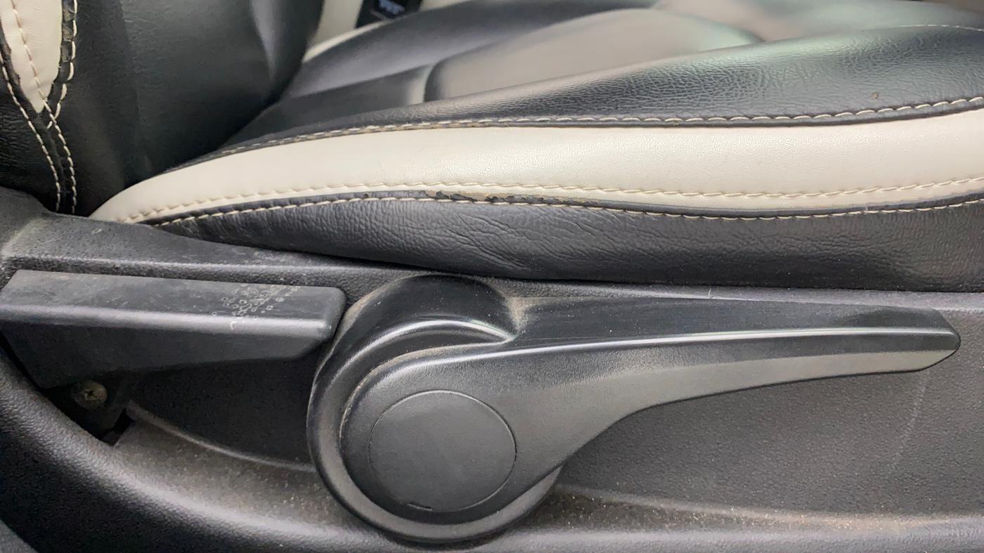 2019 Tata NEXON XZA PLUS PETROL DUAL TONE, Petrol, Automatic, 1,08,546 km, Driver Side Adjustment Panel