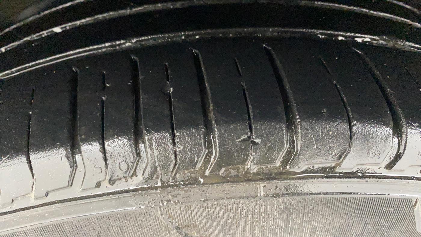 2019 Tata NEXON XZA PLUS PETROL DUAL TONE, Petrol, Automatic, 1,08,546 km, Left Front Tyre Tread