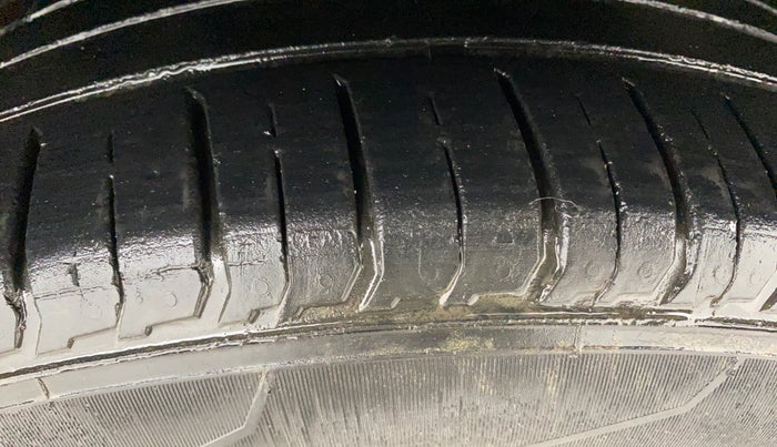 2019 Tata NEXON XZA PLUS PETROL DUAL TONE, Petrol, Automatic, 1,08,618 km, Right Front Tyre Tread