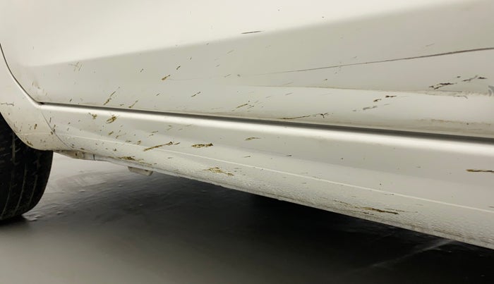 2010 Maruti Ritz LXI, Petrol, Manual, 86,709 km, Left running board - Slightly dented