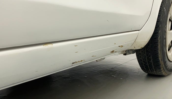 2010 Maruti Ritz LXI, Petrol, Manual, 86,709 km, Right running board - Minor scratches