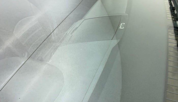 2010 Maruti Ritz LXI, Petrol, Manual, 86,709 km, Front windshield - Minor spot on windshield