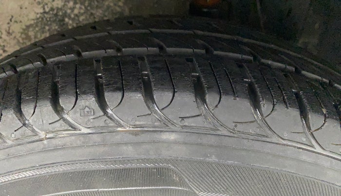 2010 Maruti Ritz LXI, Petrol, Manual, 86,709 km, Left Rear Tyre Tread