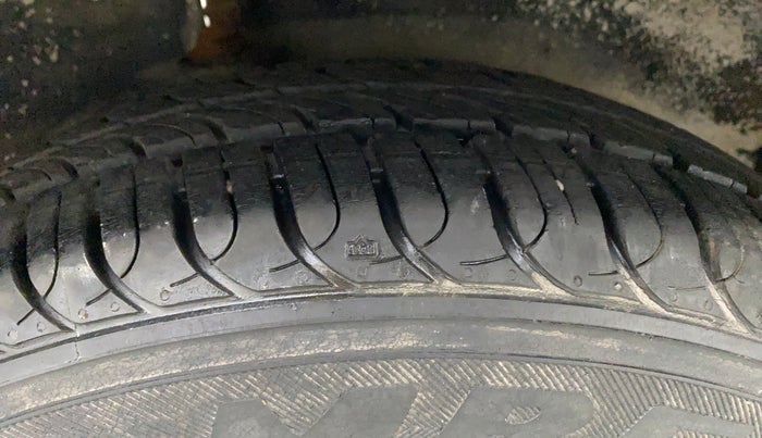 2010 Maruti Ritz LXI, Petrol, Manual, 86,709 km, Right Rear Tyre Tread