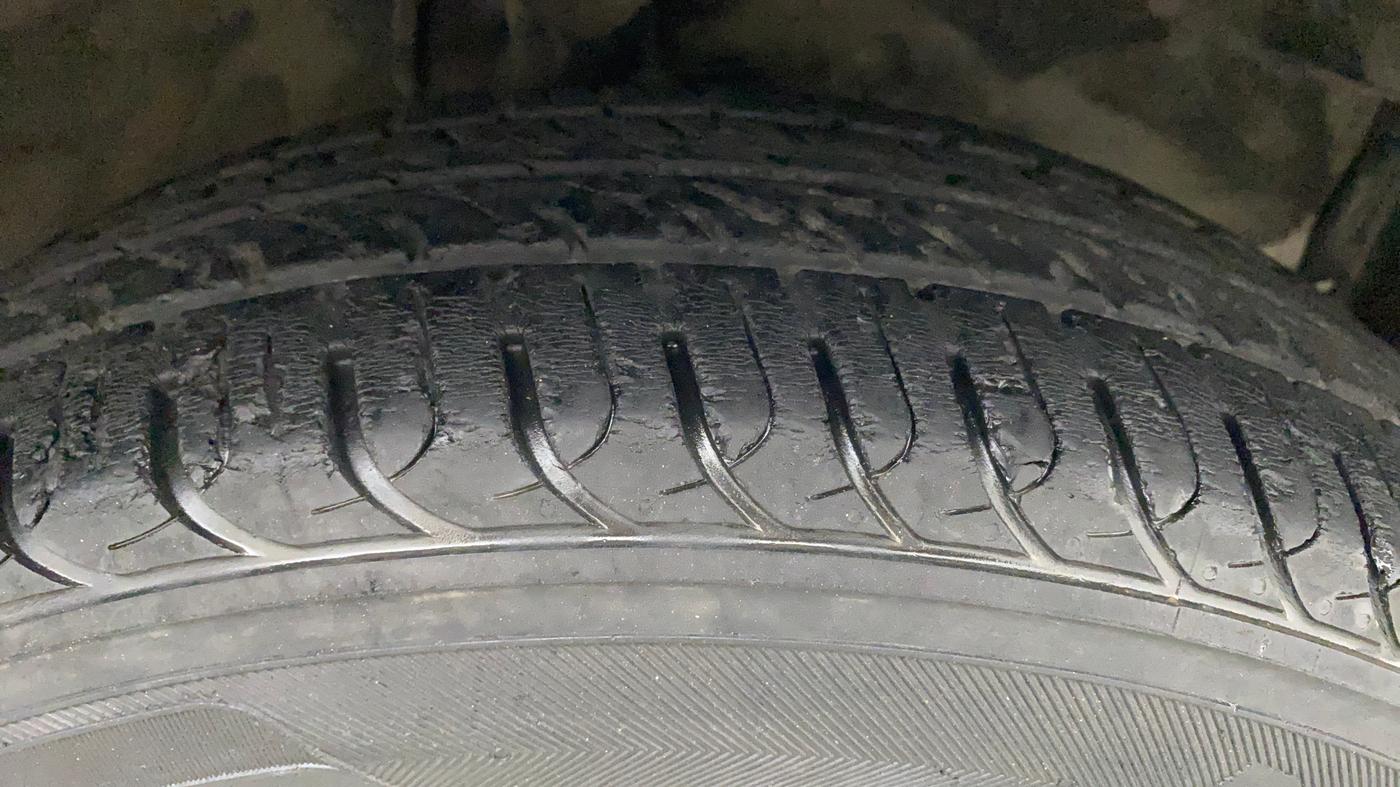 2010 Maruti Ritz LXI, Petrol, Manual, 86,709 km, Right Front Tyre Tread