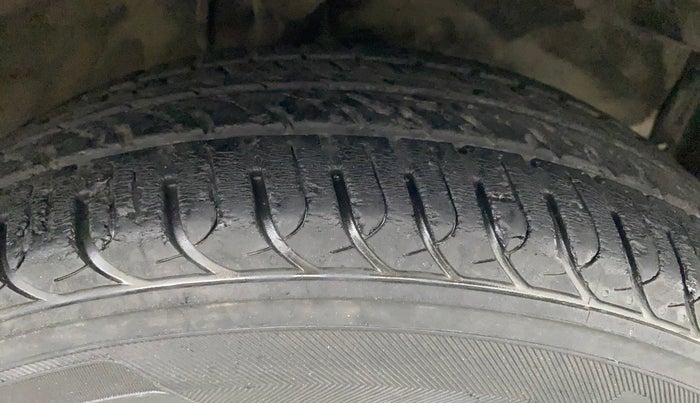 2010 Maruti Ritz LXI, Petrol, Manual, 86,709 km, Right Front Tyre Tread