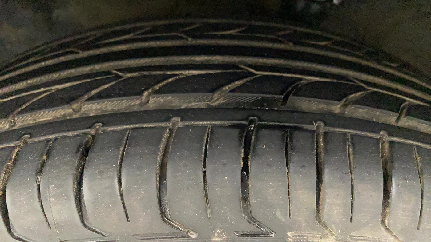 2014 Hyundai i20 MAGNA 1.2, Petrol, Manual, 58,110 km, Left Front Tyre Tread