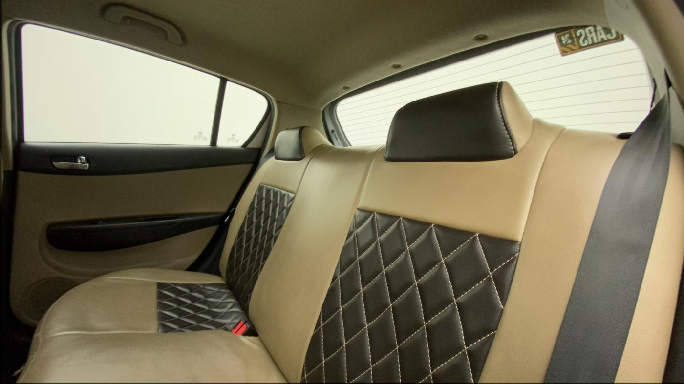 2014 Hyundai i20 MAGNA 1.2, Petrol, Manual, 58,110 km, Right Side Rear Door Cabin