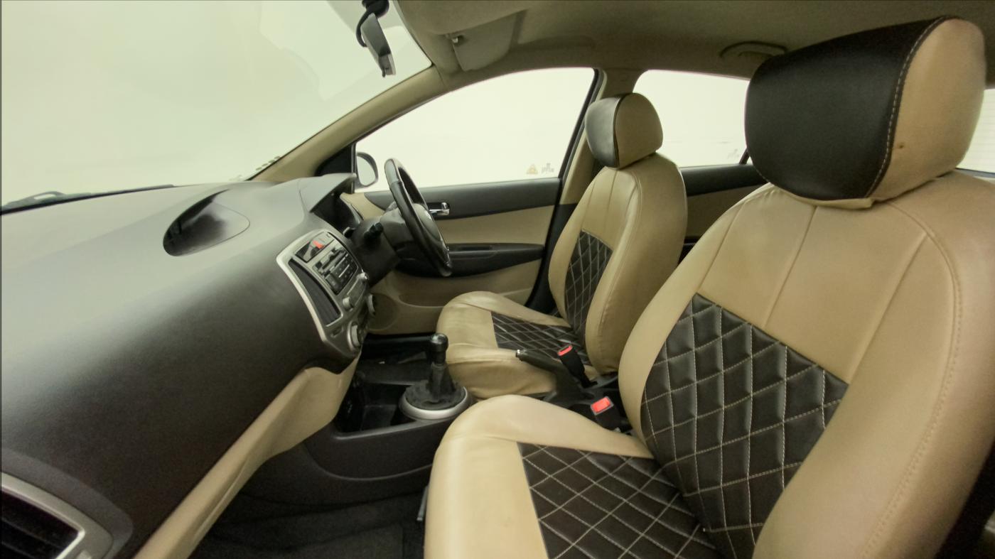 2014 Hyundai i20 MAGNA 1.2, Petrol, Manual, 58,110 km, Right Side Front Door Cabin