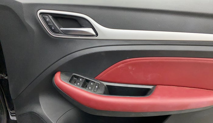 2023 MG ASTOR SAVVY 1.3 TURBO AT S RED, Petrol, Automatic, 16,039 km, Driver Side Door Panels Control