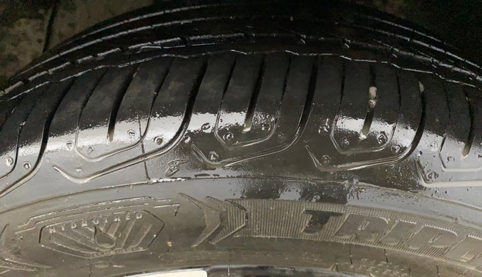 2023 MG ASTOR SAVVY 1.3 TURBO AT S RED, Petrol, Automatic, 16,039 km, Right Front Tyre Tread