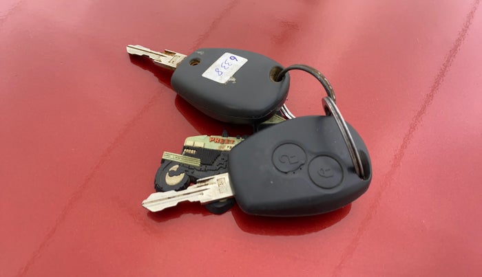 2014 Renault Duster RXL PETROL, Petrol, Manual, 41,936 km, Key Close Up