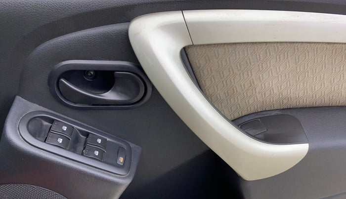 2014 Renault Duster RXL PETROL, Petrol, Manual, 41,936 km, Driver Side Door Panels Control