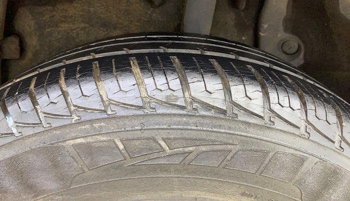 2014 Renault Duster RXL PETROL, Petrol, Manual, 41,936 km, Left Rear Tyre Tread