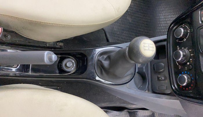 2014 Renault Duster RXL PETROL, Petrol, Manual, 41,936 km, Gear Lever