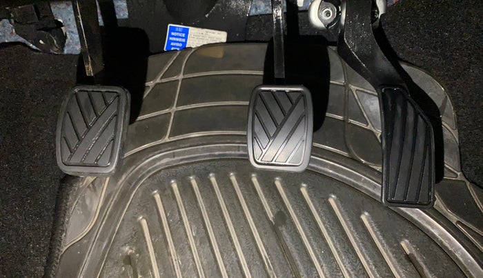 2017 Maruti Swift VXI, Petrol, Manual, 50,881 km, Pedals