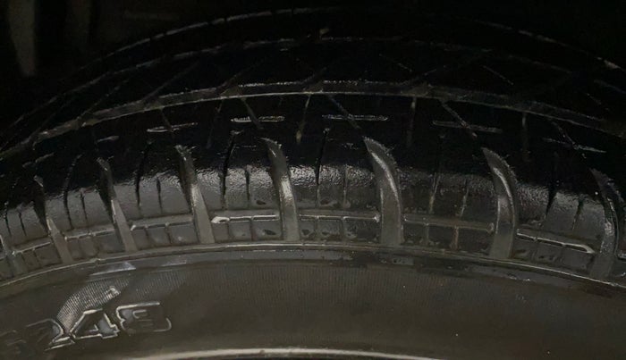 2017 Maruti Swift VXI, Petrol, Manual, 50,881 km, Left Front Tyre Tread