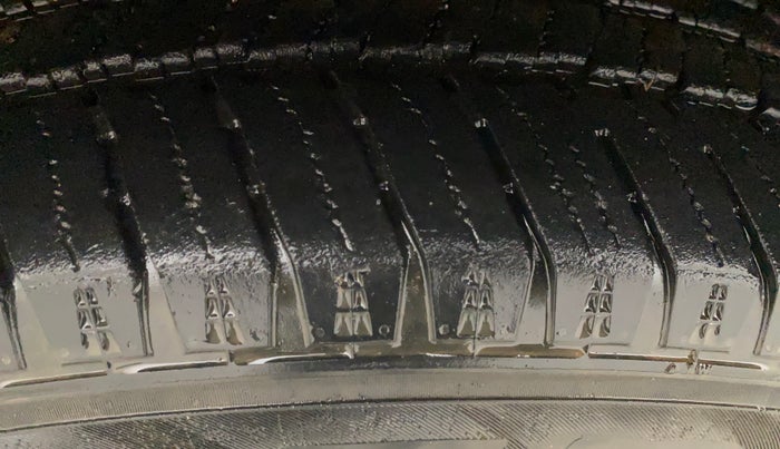 2022 Mahindra SCORPIO-N Z8 L DIESEL AT 4WD 7 STR, Diesel, Automatic, 19,987 km, Left Front Tyre Tread