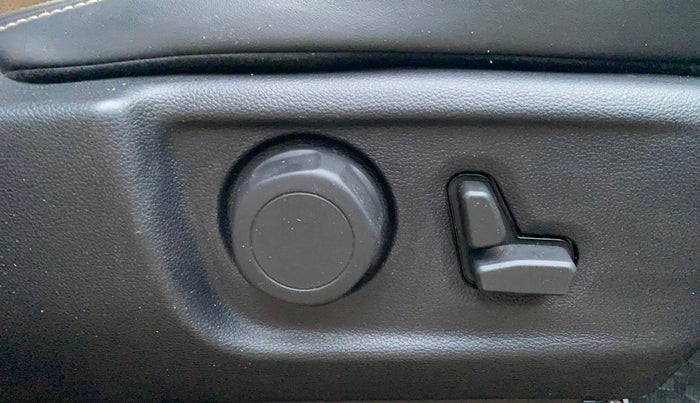 2022 Mahindra SCORPIO-N Z8 L DIESEL AT 4WD 7 STR, Diesel, Automatic, 19,987 km, Driver Side Adjustment Panel