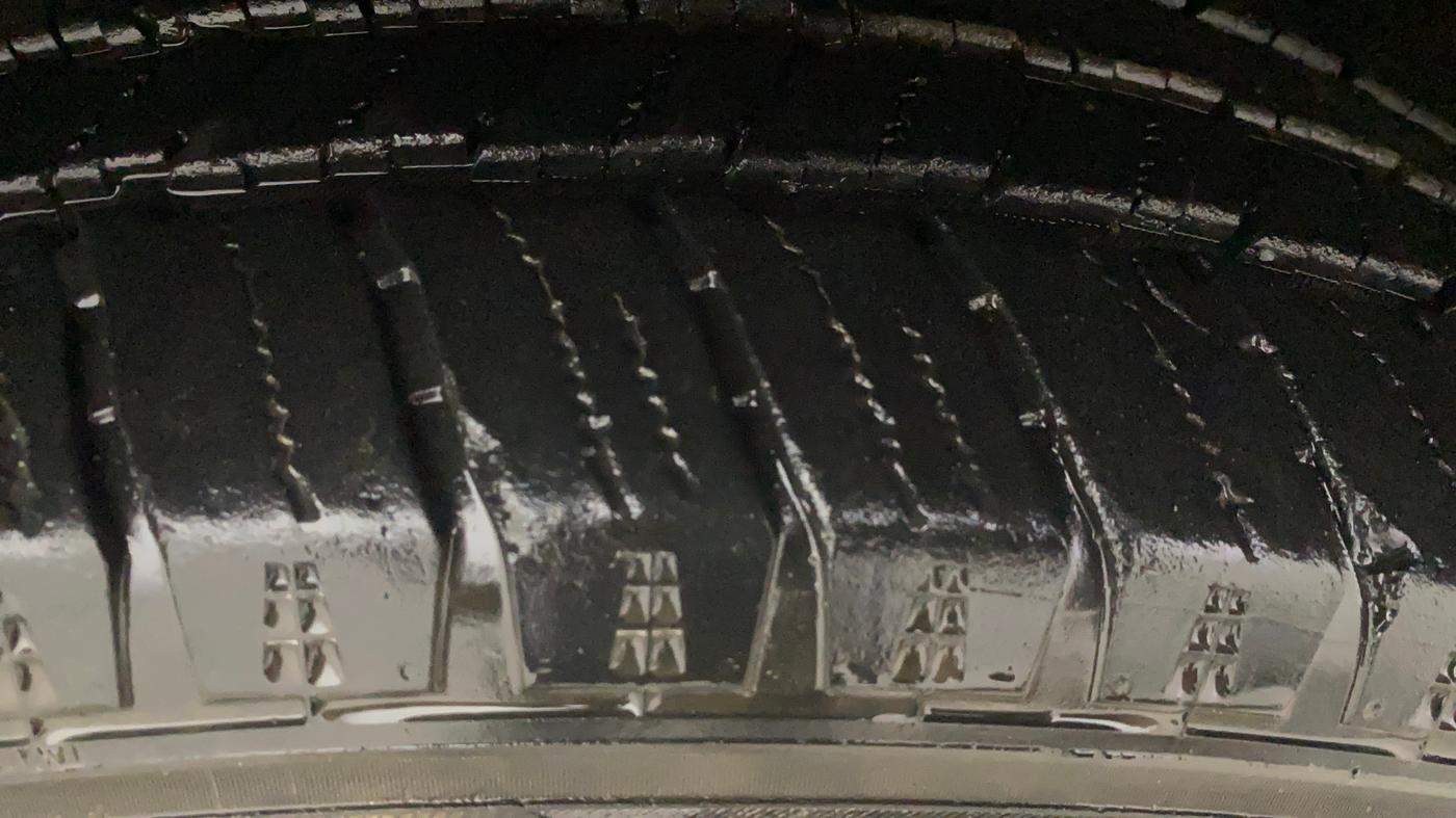 2022 Mahindra SCORPIO-N Z8 L DIESEL AT 4WD 7 STR, Diesel, Automatic, 19,987 km, Right Front Tyre Tread