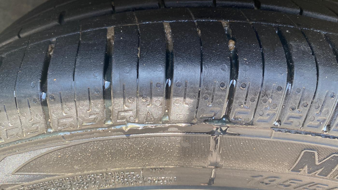 2020 Hyundai NEW I20 ASTA 1.2 AT, Petrol, Automatic, 1,05,022 km, Left Front Tyre Tread