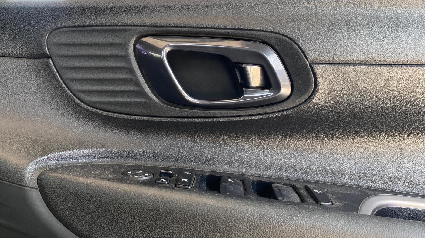 2020 Hyundai NEW I20 ASTA 1.2 AT, Petrol, Automatic, 1,05,022 km, Driver Side Door Panels Control