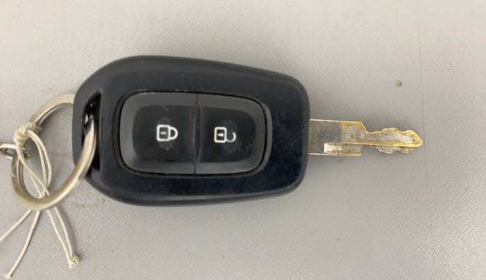 2017 Renault Kwid RXT 1.0 AMT (O), Petrol, Automatic, 33,232 km, Key Close Up