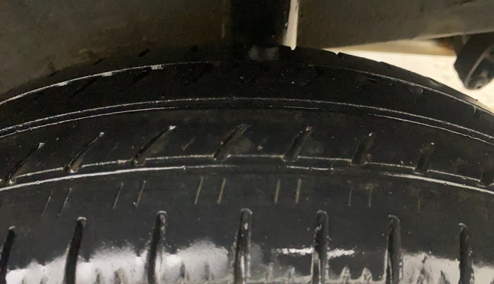 2017 Renault Kwid RXT 1.0 AMT (O), Petrol, Automatic, 33,232 km, Left Rear Tyre Tread