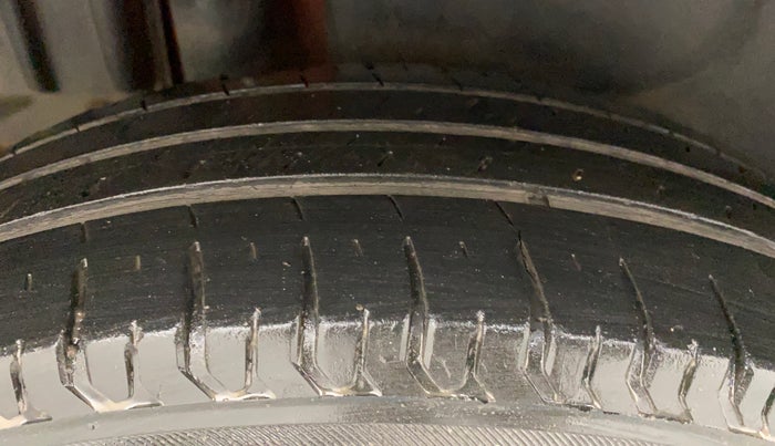 2012 Maruti Swift Dzire VXI, Petrol, Manual, 94,589 km, Right Rear Tyre Tread