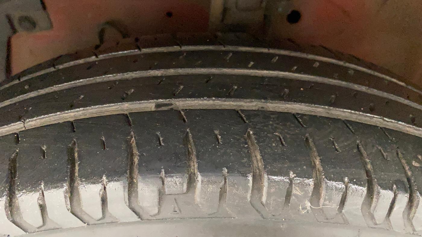 2012 Maruti Swift Dzire VXI, Petrol, Manual, 94,589 km, Left Front Tyre Tread