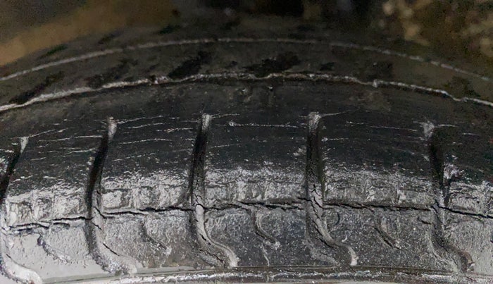 2013 Maruti Alto 800 LXI, Petrol, Manual, 31,314 km, Left Front Tyre Tread