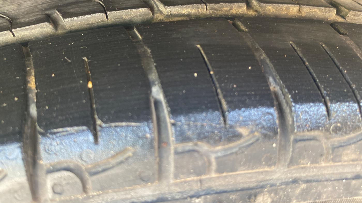 2017 Hyundai Eon MAGNA +, Petrol, Manual, 1,06,413 km, Right Front Tyre Tread