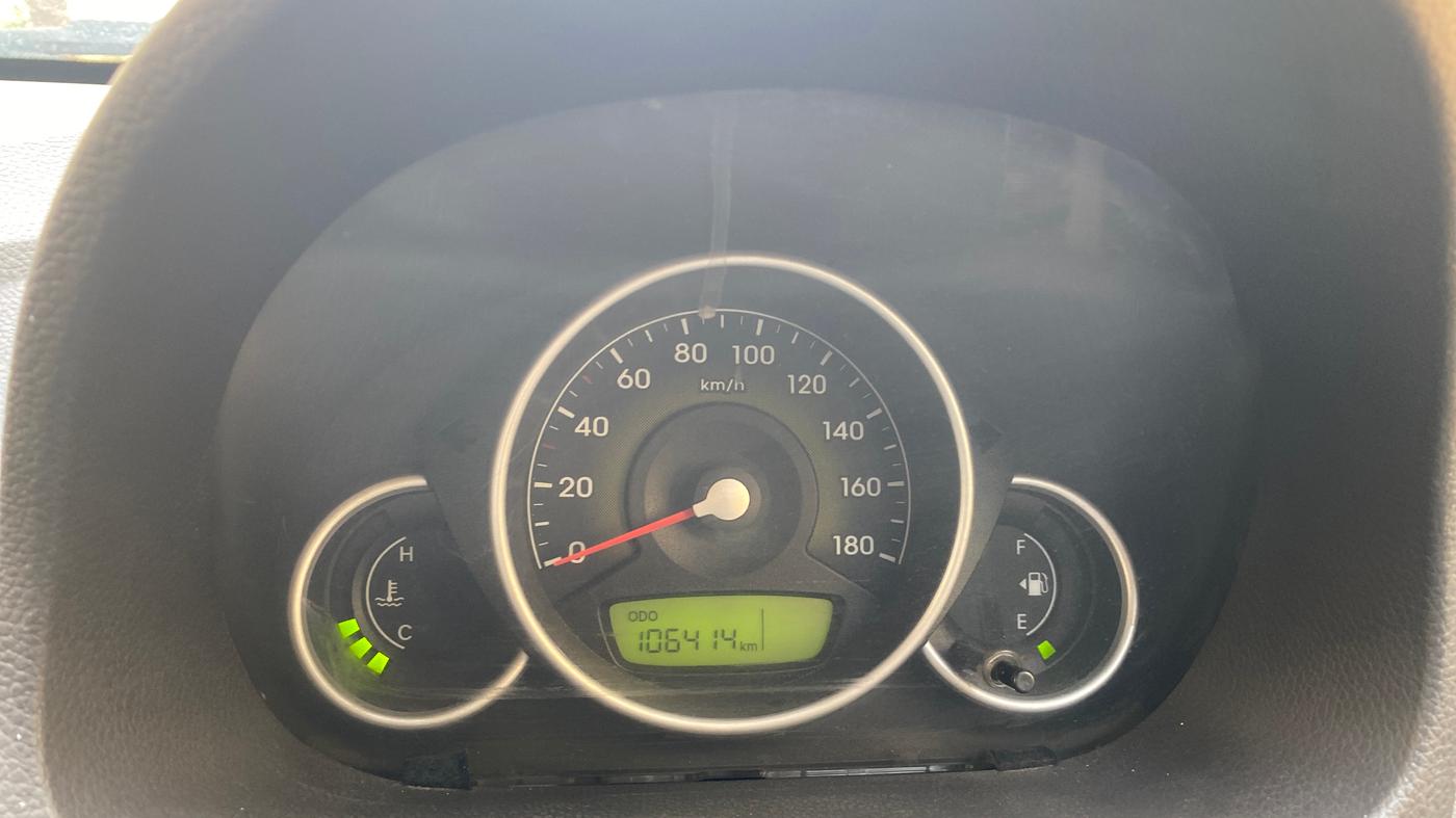 2017 Hyundai Eon MAGNA +, Petrol, Manual, 1,06,413 km, Odometer Image