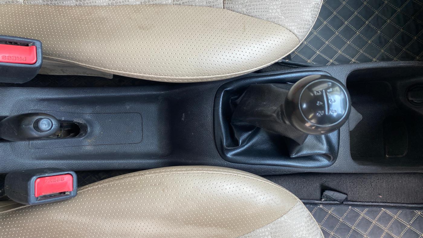 2017 Hyundai Eon MAGNA +, Petrol, Manual, 1,06,413 km, Gear Lever