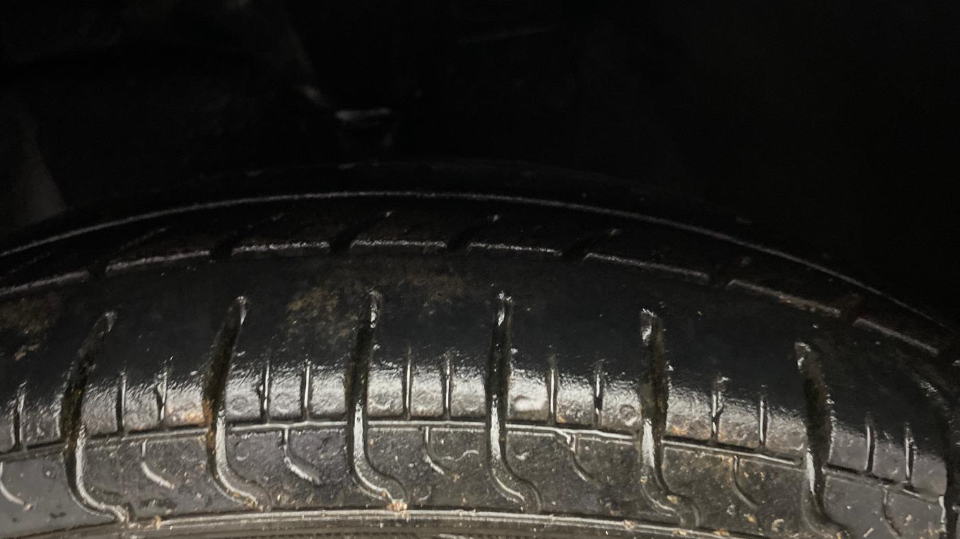 2017 Hyundai Eon ERA +, Petrol, Manual, 69,672 km, Left Front Tyre Tread