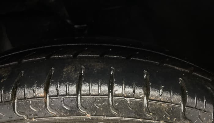 2017 Hyundai Eon ERA +, Petrol, Manual, 69,672 km, Left Front Tyre Tread