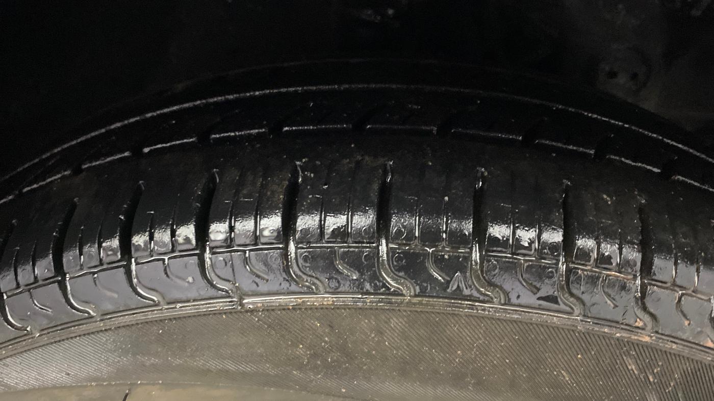 2017 Hyundai Eon ERA +, Petrol, Manual, 69,672 km, Right Front Tyre Tread