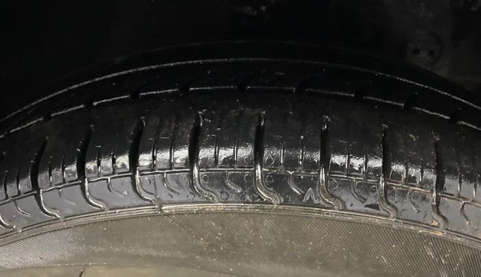 2017 Hyundai Eon ERA +, Petrol, Manual, 69,672 km, Right Front Tyre Tread
