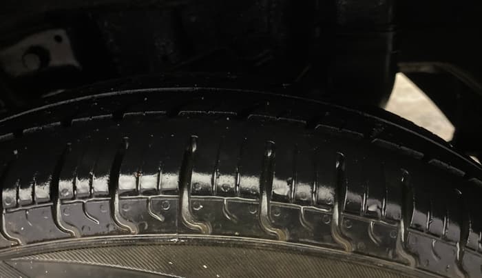 2017 Hyundai Eon ERA +, Petrol, Manual, 69,672 km, Left Rear Tyre Tread