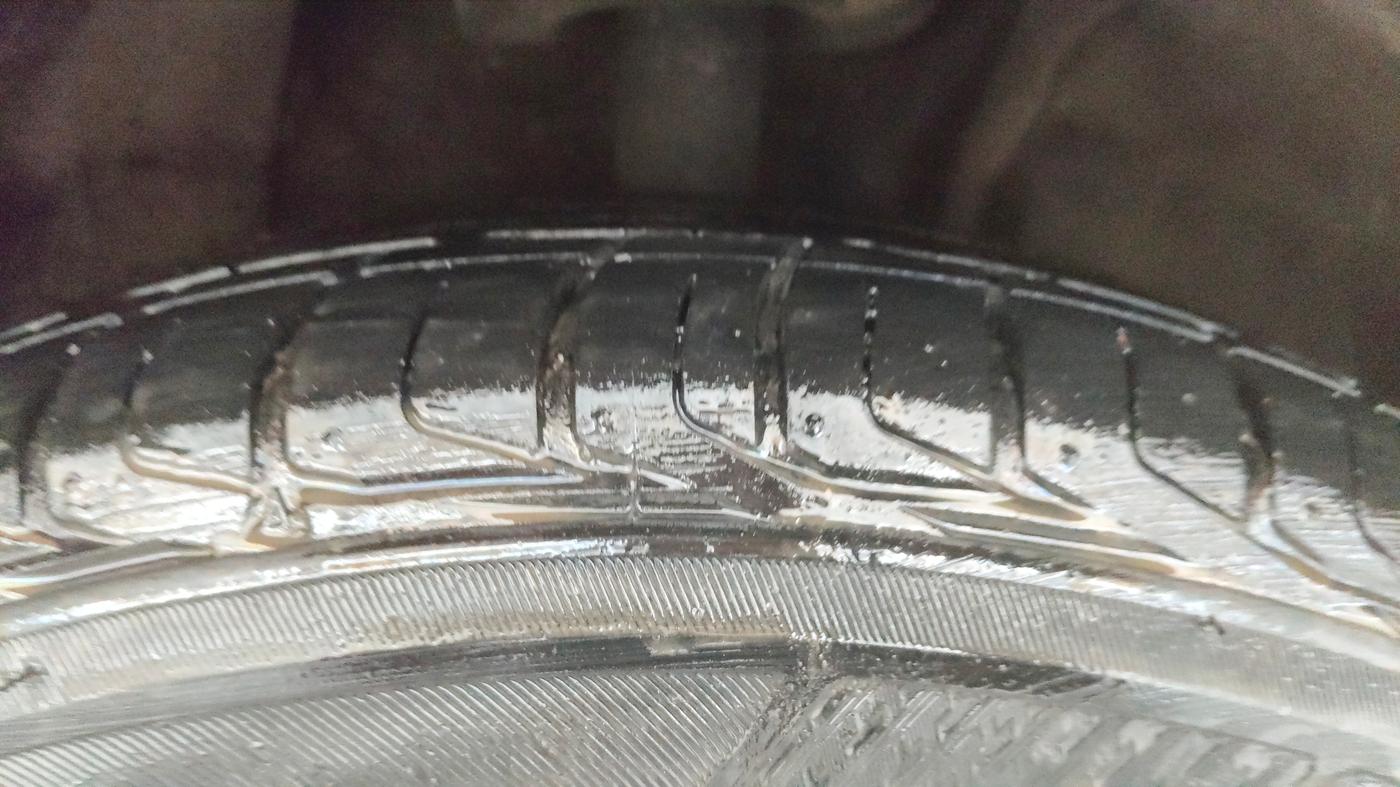 2021 Tata NEXON XZA PLUS DIESEL, Diesel, Automatic, 93,934 km, Right Front Tyre Tread