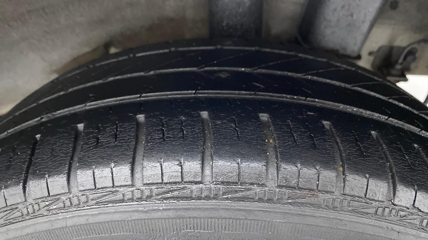 2015 Hyundai Grand i10 SPORTZ 1.2 KAPPA VTVT, Petrol, Manual, 71,928 km, Left Rear Tyre Tread