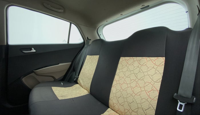 2015 Hyundai Grand i10 SPORTZ 1.2 KAPPA VTVT, Petrol, Manual, 71,928 km, Right Side Rear Door Cabin