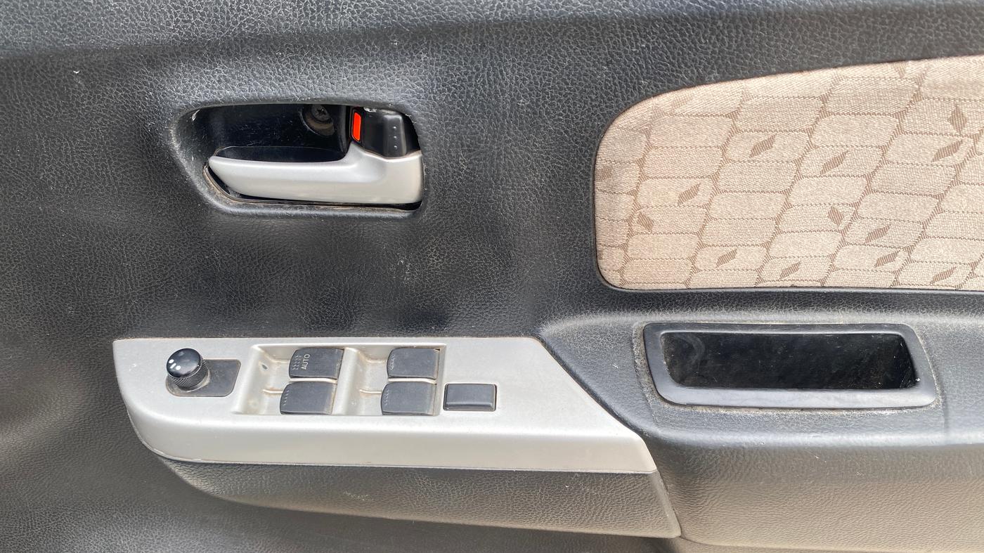 2015 Maruti Wagon R 1.0 VXI, Petrol, Manual, 89,196 km, Driver Side Door Panels Control