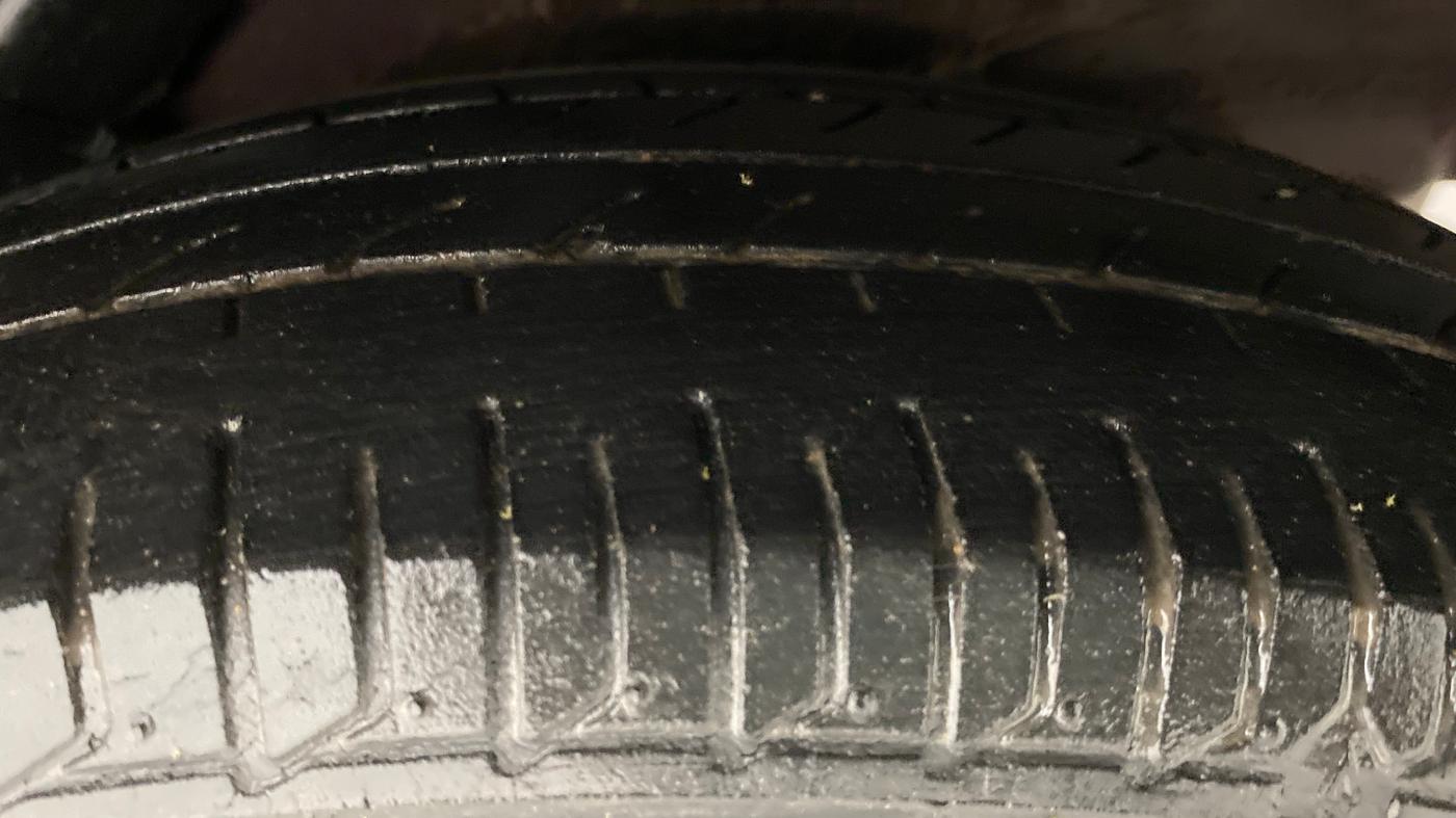 2014 Hyundai i10 SPORTZ 1.1 IRDE2, Petrol, Manual, 49,726 km, Left Rear Tyre Tread