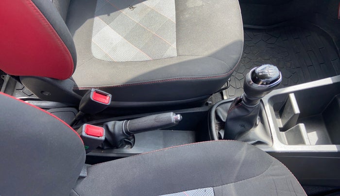 2019 Renault Kwid RXT 1.0 (O), Petrol, Manual, 39,620 km, Gear Lever