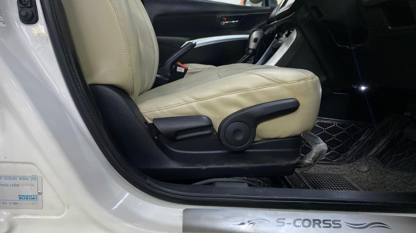 2021 Maruti S Cross ZETA AT 1.5, Petrol, Automatic, 44,521 km, Driver Side Adjustment Panel