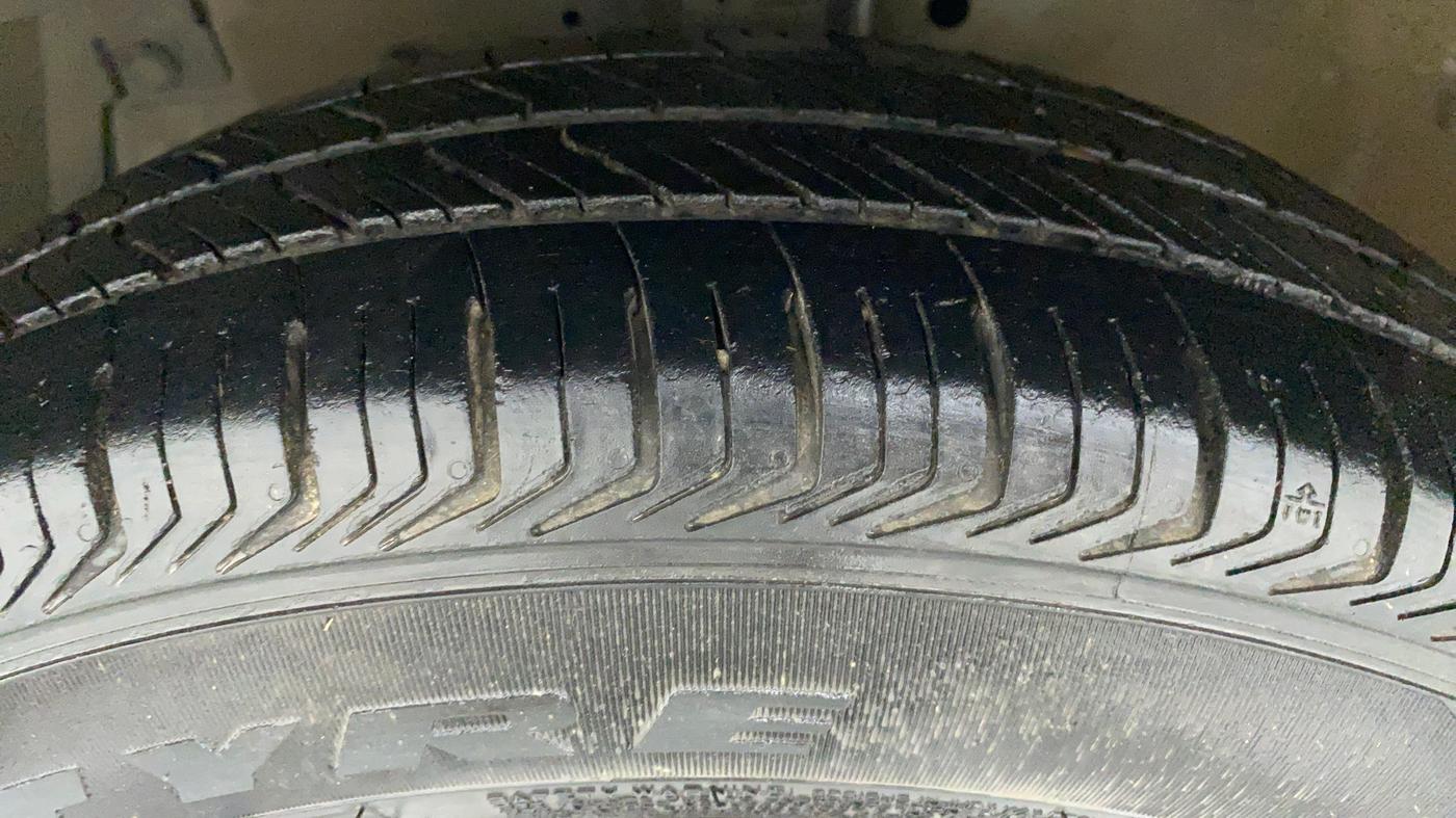 2012 Maruti Swift Dzire VXI, Petrol, Manual, 79,249 km, Left Front Tyre Tread