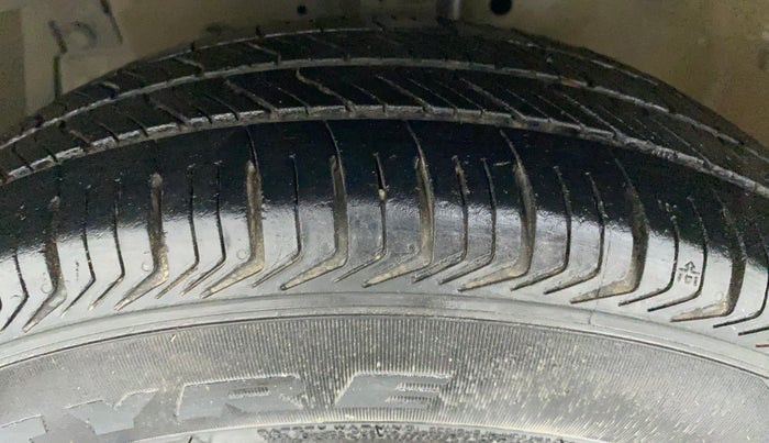 2012 Maruti Swift Dzire VXI, Petrol, Manual, 79,249 km, Left Front Tyre Tread